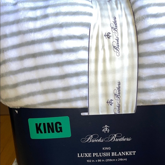 Brooks Brothers Luxe Plush King Blanket in White and Light Gray Stripes - Picture 2 of 12